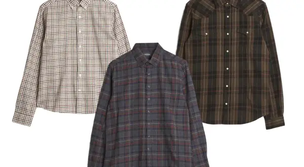 Tre rutiga skjortor i flanellmaterial: en ljusrutig, en mörkgrön och en grå.